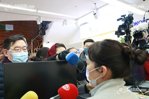 ШУУД: УИХ-ын дарга эмийн сангуудын үйл ажиллагаатай танилцаж байна