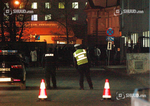 Зогсож байсан автомашин өнхөрч нэг хүний амь нас хохирчээ