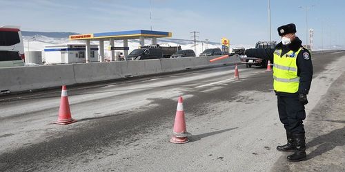 Хот руу орж, гарч байгаа хөдөлгөөнийг хянаж байна