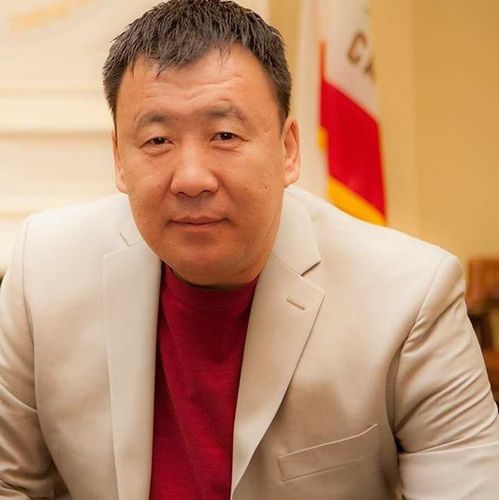 Жүжигчин Б.Батмэнд: Би хар тамхи хэрэглээгүй