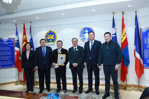 Р.Амаржаргал нарыг Чингисийн одонгоор шагналаа