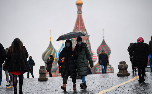 Москва 5000 -аас дээш хүн оролцох арга хэмжээнүүдийг цуцлав