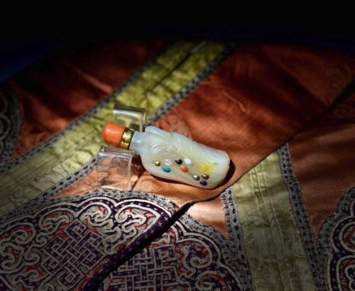 Хосгүй үнэт үзмэр: Алшаа гүний хатны хөөрөг