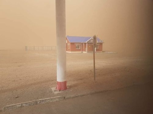 Ховд аймагт хүчтэй шороон шуурганы улмаас 32 автомашины шил хагарчээ