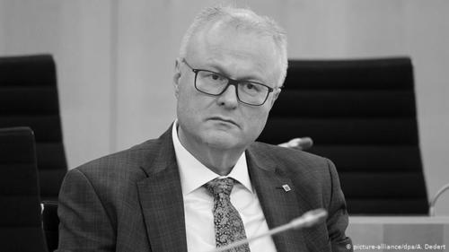 Герман: Хессен мужийн Сангийн сайд амиа хорложээ