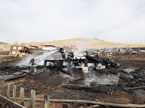 Сэрэмжлүүлэг: Байшин шатаж 17-20 насны гурван хүн амиа алдав