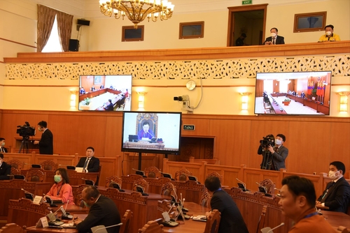 Агаарын бохирдлыг бууруулах талаар мэдээлэл сонсож байна