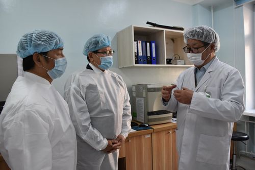 Халдварын голомтод ажиллаж байгаа эмч, сувилагч нарт мөнгөн урамшуулал олгоно