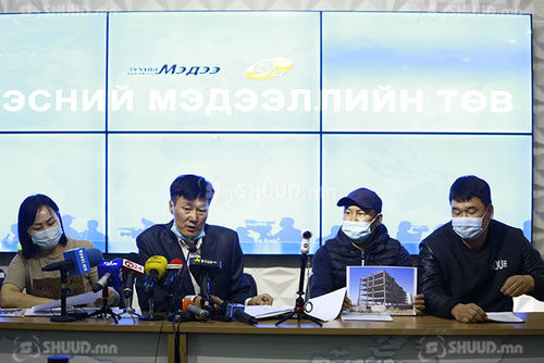 ВИДЕО: Төмөр замчид байрандаа орж чадахгүй хохирч байна