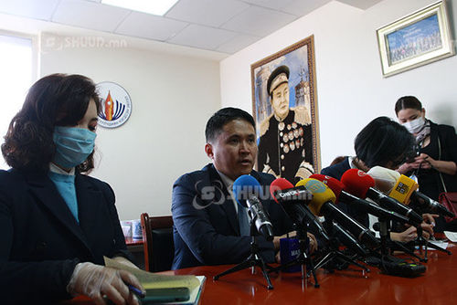 ВИДЕО: Сэтгүүлчдийн эрхийг хамгаалахын төлөө гудамжинд гарч тэмцэнэ