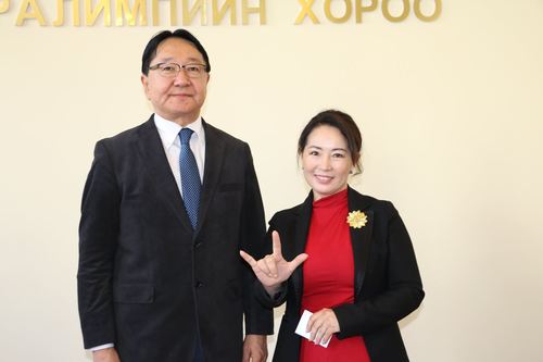 Дохионы хэлмэрч С.Бямбадэлгэрийг