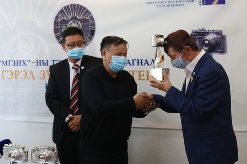 Гэрэл зурагчдаас анхны мастерууд төрлөө