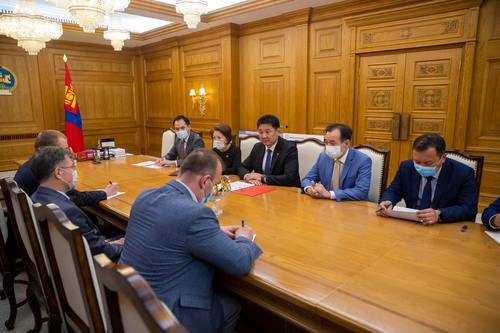 Ерөнхий сайд залуу бизнес эрхлэгчдийг хүлээн авч уулзав