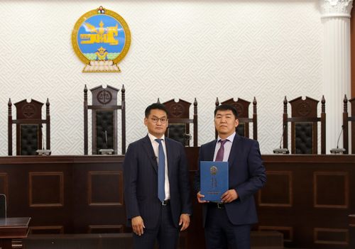 Улсын дээд шүүхийн Ерөнхий шүүгчээр Д.Ганзоригийг томиллоо