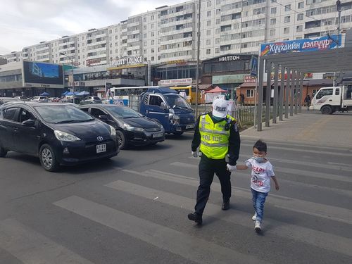 БГД дэх замын цагдаагийн хэлтэс явган зорчигчийн аюулгүй байдлыг ханган ажиллаж байна