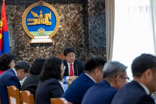 Гадаадын зээл тусламжаар төрийн үйлчилгээний зардлуудыг санхүүжүүлж байна