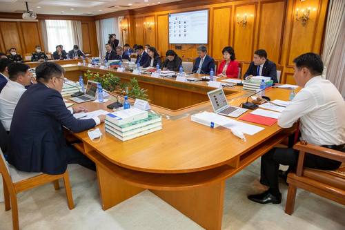 Засгийн газар ээлжит бус хуралдаан зарлалаа