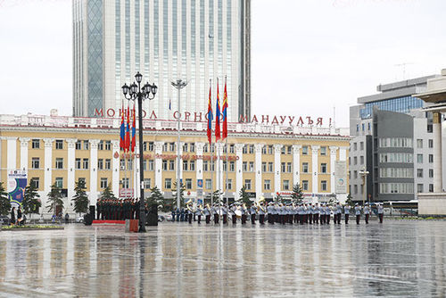 Улаанбаатарт 16 хэм дулаан байна