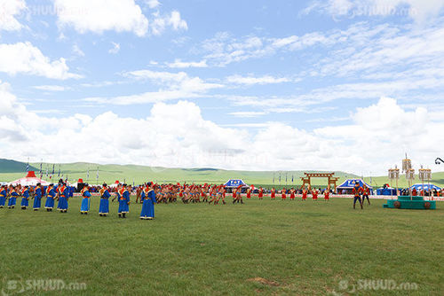 Өнөөдөр сумын цолтон болон залуу бөхчүүд барилдахгүй