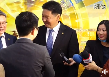 ШУУД: Ерөнхий сайд нефтийн үйлдвэрийн явцтай танилцаж байна