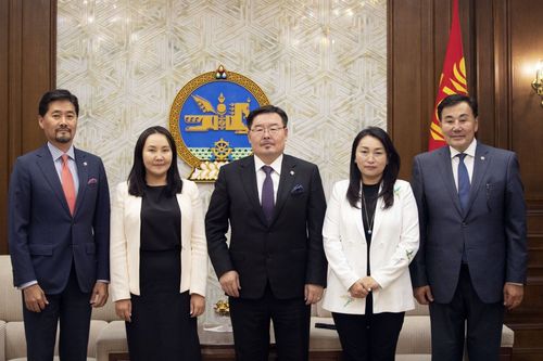 Зээлийн хүүг бууруулах стратеги батлах төслийг өргөн барилаа