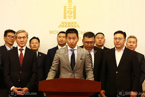 Улс төрийн намууд Ерөнхийлөгчид шаардлага хүрүүлнэ