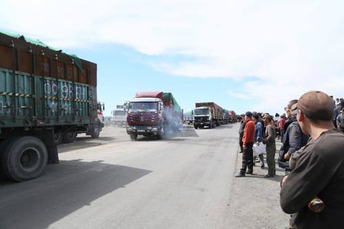 Нүүрс тээврийн жолооч нар тэмцлээ зогсоож, ажилдаа орлоо