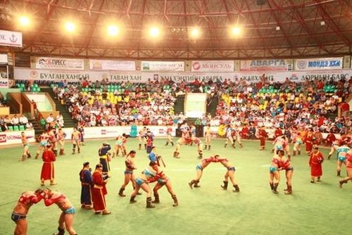 ЖАГСААЛТ: Хандивын барилдаанд зодоглох бөхчүүд