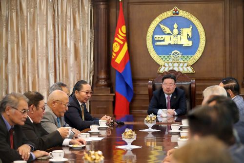 Г.Занданшатар Улсын Бага Хурлын гишүүдийг хүлээн авч уулзаж хүндэтгэл үзүүлэв