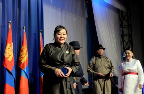 Баянхонгор аймгийн 338 ээжид “Эхийн алдар” одон гардууллаа