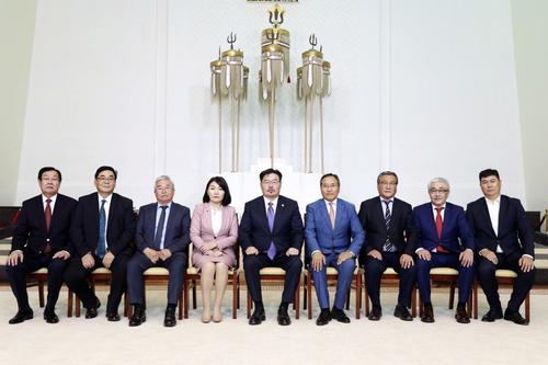 Үе үеийн Ерөнхий нарийн бичгийн дарга нар уулзлаа