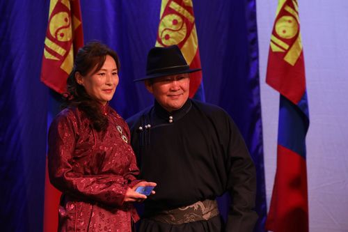 Сэлэнгэ аймгийн 382 ээжид “Эхийн алдар” одон гардууллаа