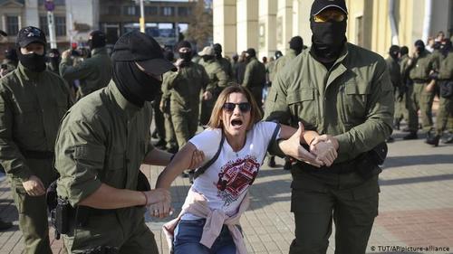 Беларусийн эсэргүүцэл: Лукашенко хоригоос мултрав