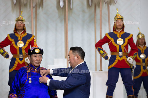 ВИДЕО: Малчин С.Чулуунбаатар Хөдөлмөрийн баатар боллоо