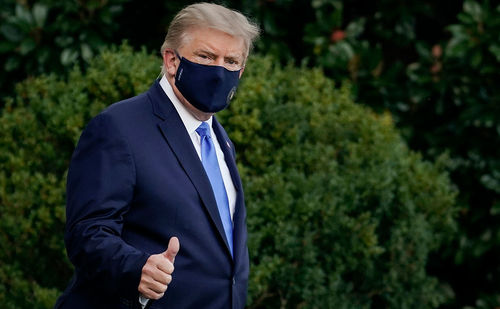 COVID-19: Трампад вирусийн эсрэг биет илэрчээ