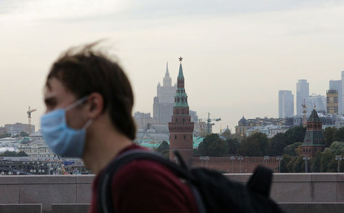 COVID-19: Москвад дахин хязгаарлалтын арга хэмжээ авч эхэллээ