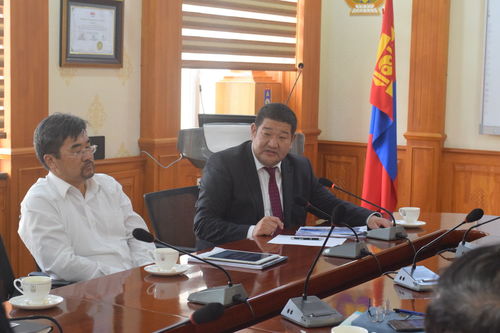 БХБ-ын сайд Б.Мөнхбаатар ШУТИС-ийн багш, удирдлагуудтай уулзлаа