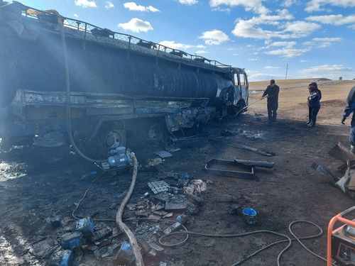 25 тонн дизель түлш тээвэрлэж явсан автомашин осолджээ