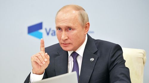 Путин: Навальныйг Герман руу нисэх зөвшөөрөл өгөхийг би даалгасан