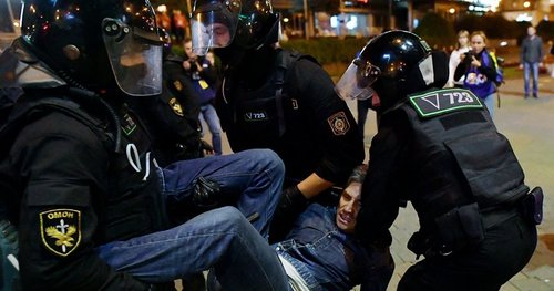 Беларусийн эсэргүүцэл: Жагсагчдын эсрэг хүч хэрэглэж, 200 гаруй хүн баривчлагджээ