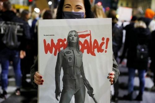 Польш: Үр хөндөлтийг эсэргүүцсэн жагсаал тав дахь өдрөө үргэлжлэв