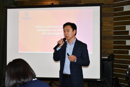 Б.Түвшин: Иргэндээ сайн хүн болох гээд улсаа хохироож болохгүй