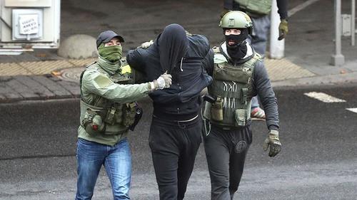 Беларусийн эсэргүүцэл: Жагсаалын үеэр 1000 гаруй хүн баривчилжээ