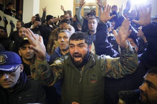 Армени: Эмх замбараагүй байдлын үеэр Парламентын дарга гэмтжээ