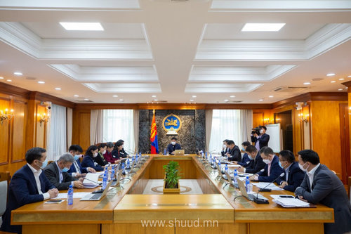 Засгийн газар хуралдаж байна