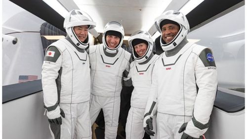 ШИНЭ ЭРИН: Space X-ийн сансрын хөлөг хөөрлөө