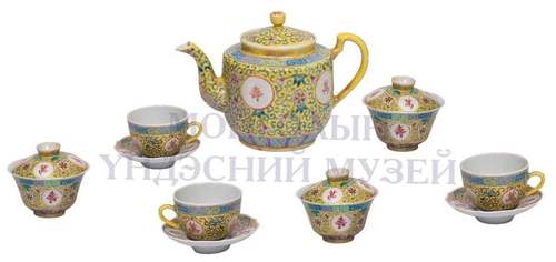 Үндэсний музейн алтан сан хөмрөгөөс: Маршал Х.Чойбалсанд дурсгасан цайны хэрэглэл