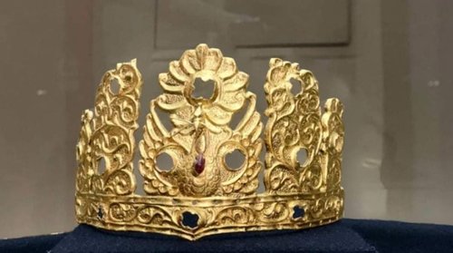 Үндэсний музейн алтан сан хөмрөгөөс: Билгэ хааны алтан титэм