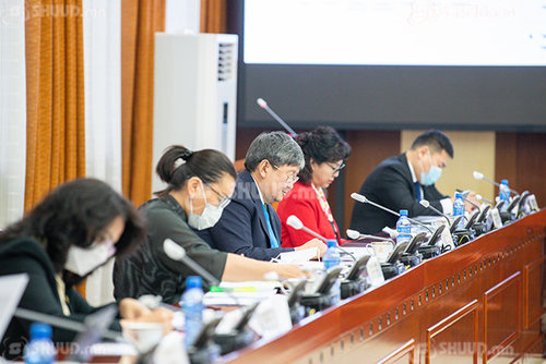 Засгийн газар хуралдаж байна