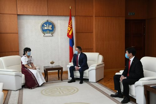 Элчин сайд Борбала Анна Обрушански Итгэмжлэх жуух бичгээ өргөн барилаа